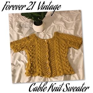 📍hold Vintage Cable knit sweater size medium